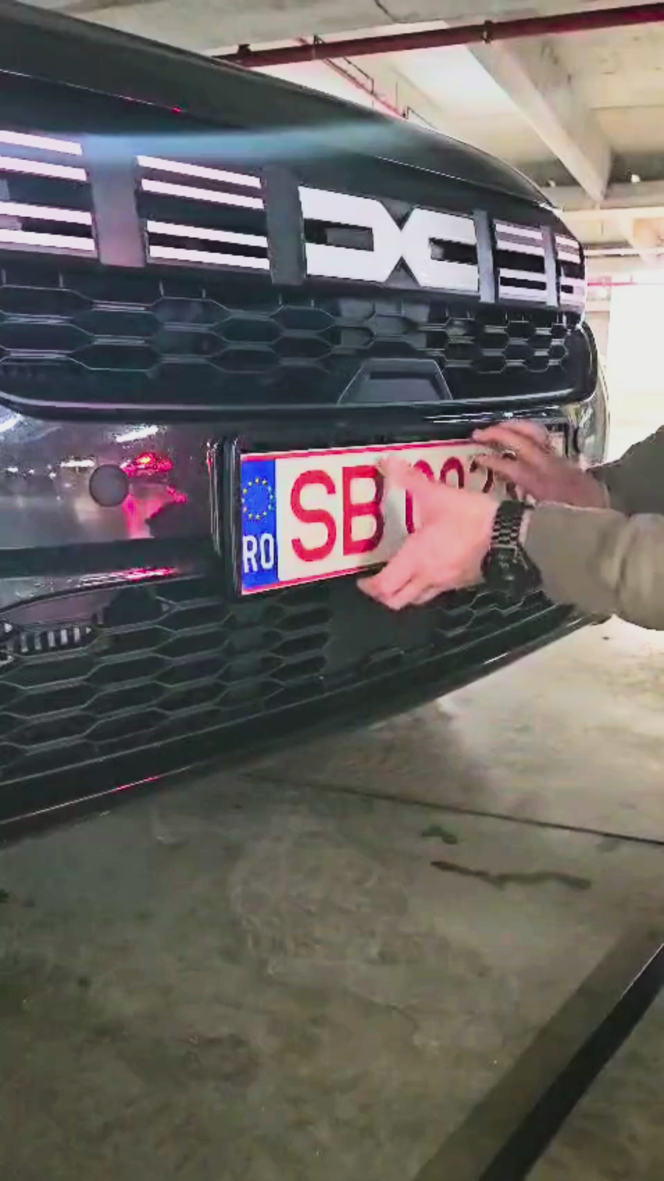 Încarcă clipul video: Montaj suport numar magnetic auto